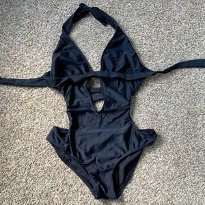 🖤 strappy cutout one piece 🖤